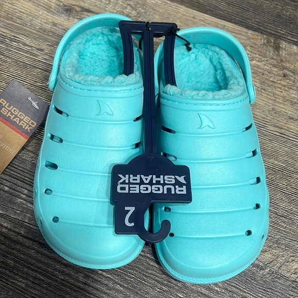 Rugged shark lifestyle shoes for kids - Picture 1 of 11